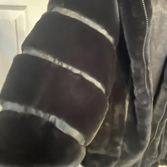 ALO Yoga Black Teddy Jacket - Picture 5 of 7